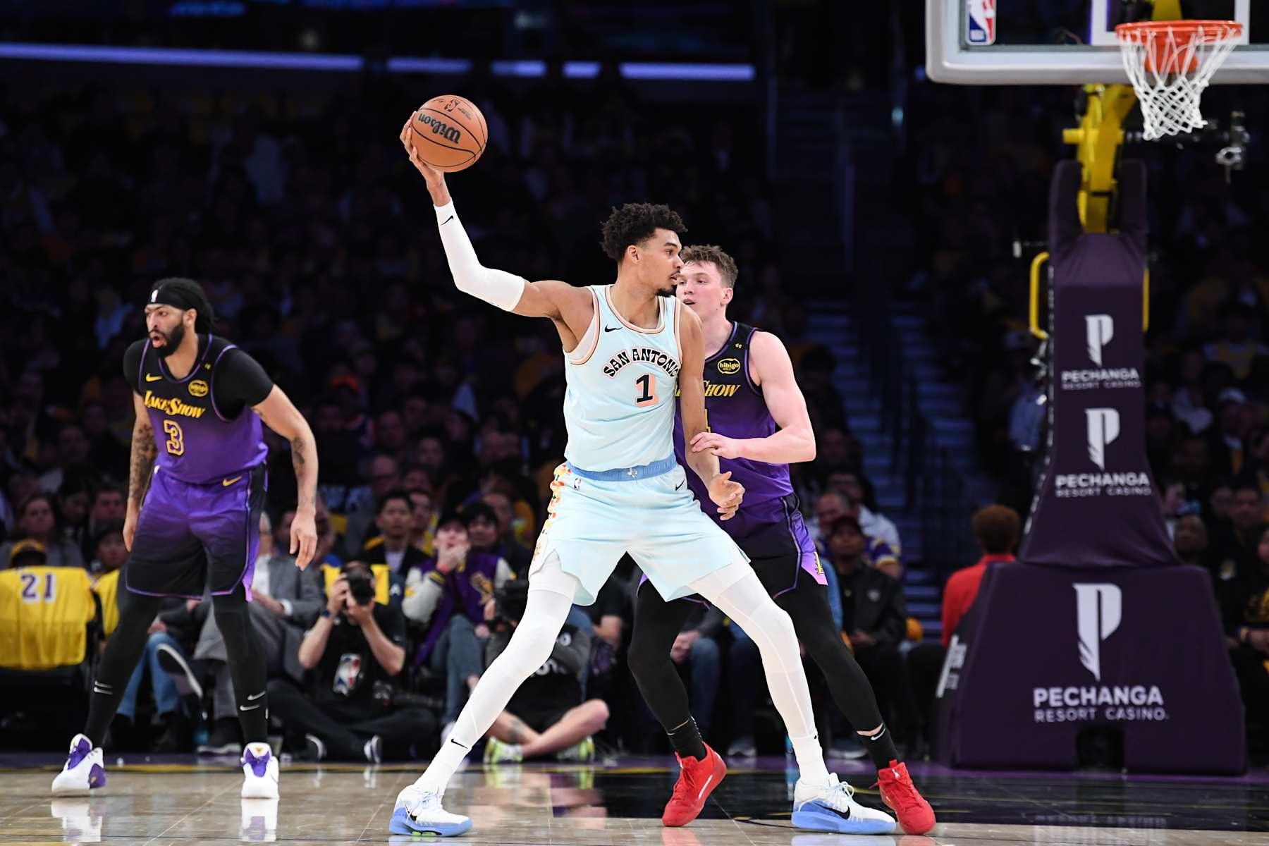 Victor Wembanyama Membawa Spurs ke NBA Playoffs 2025